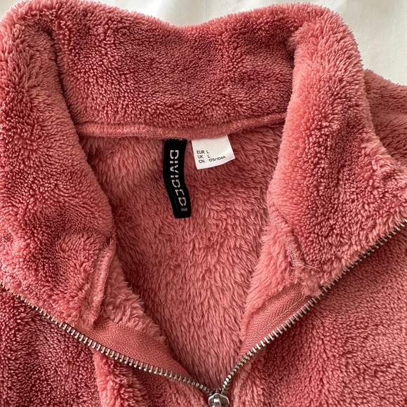 h&m pink fuzzy quarter zip - Picture 2 of 3